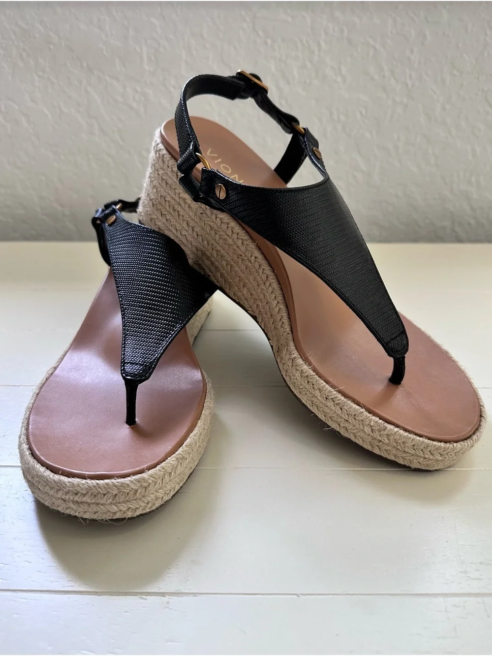 Vionic Solano Kirra Wedge Thong Sandals Sz 8.5 NWOT